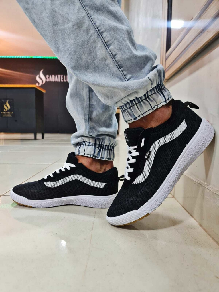 Vans ultrarange preto e branco 2025