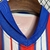 camisa-atletico-de-madrid-home-1-i-24-25-2024-vermelho-vermelha-branco-branca-listrada-listrado-gola-azul-colchonero-simeone-alvarez-koke-torcedor-masculina-nike-7.jpg