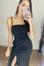 Vestido midi em linho com fenda lateral e alça com ajuste.