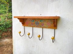 Cabideiro Prateleira de madeira 4 ganchos com passarinhos e flores SOB ENCOMENDA - Mama Gipsy
