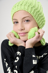 GORRO CON POMPON VERDE LIMA