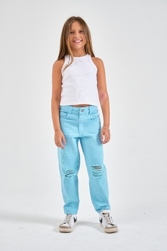 PANTALON MOM DE GABARDINA GEMMA CON ROTURAS CELESTE en internet