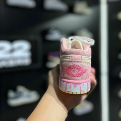 AIR JORDAN 1 LOW GS ' STRAWBERRY ICE CREAM ' - A22 SNEAKERS  | Loja Online de Sneakers 