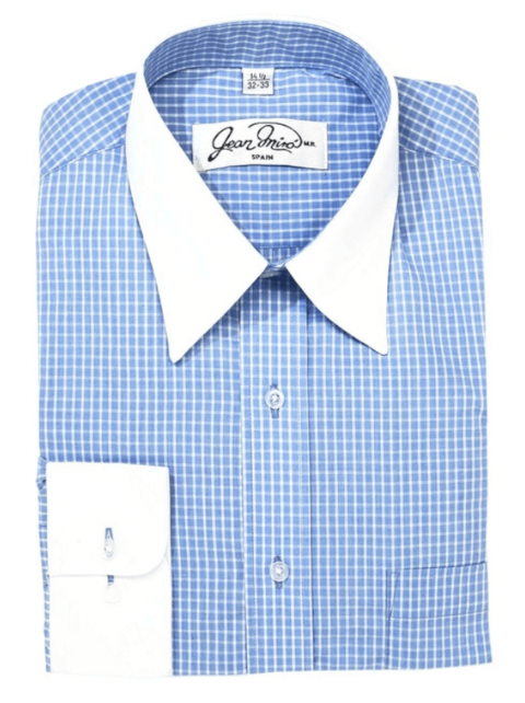 Camisa azul con puños y cuello blanco sale