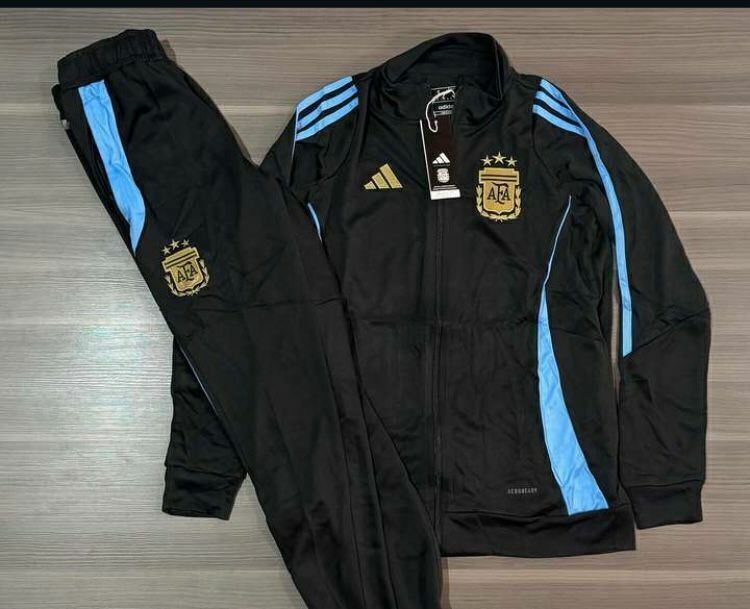 Conjunto de la seleccion argentina sale
