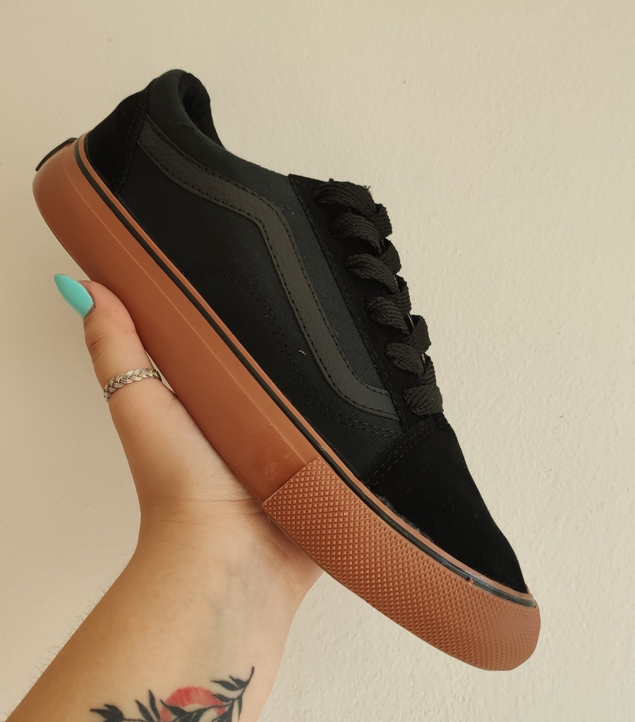 Beige low top vans top