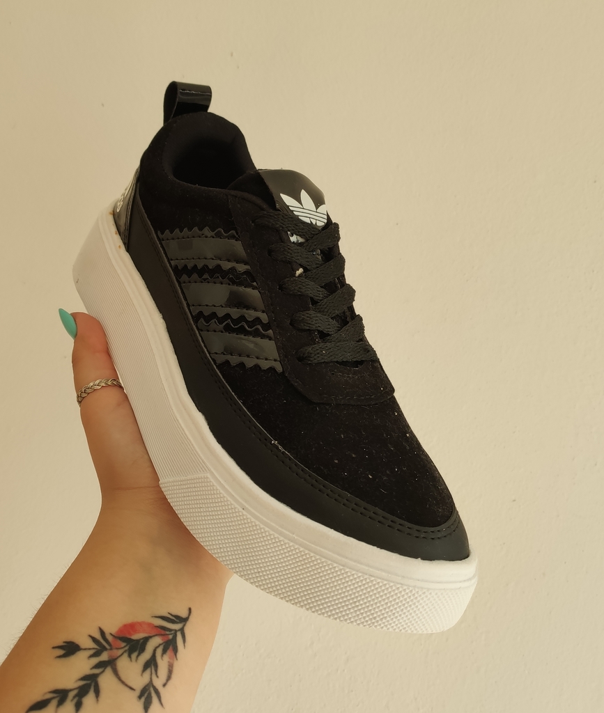 Adidas best sale sleek negras