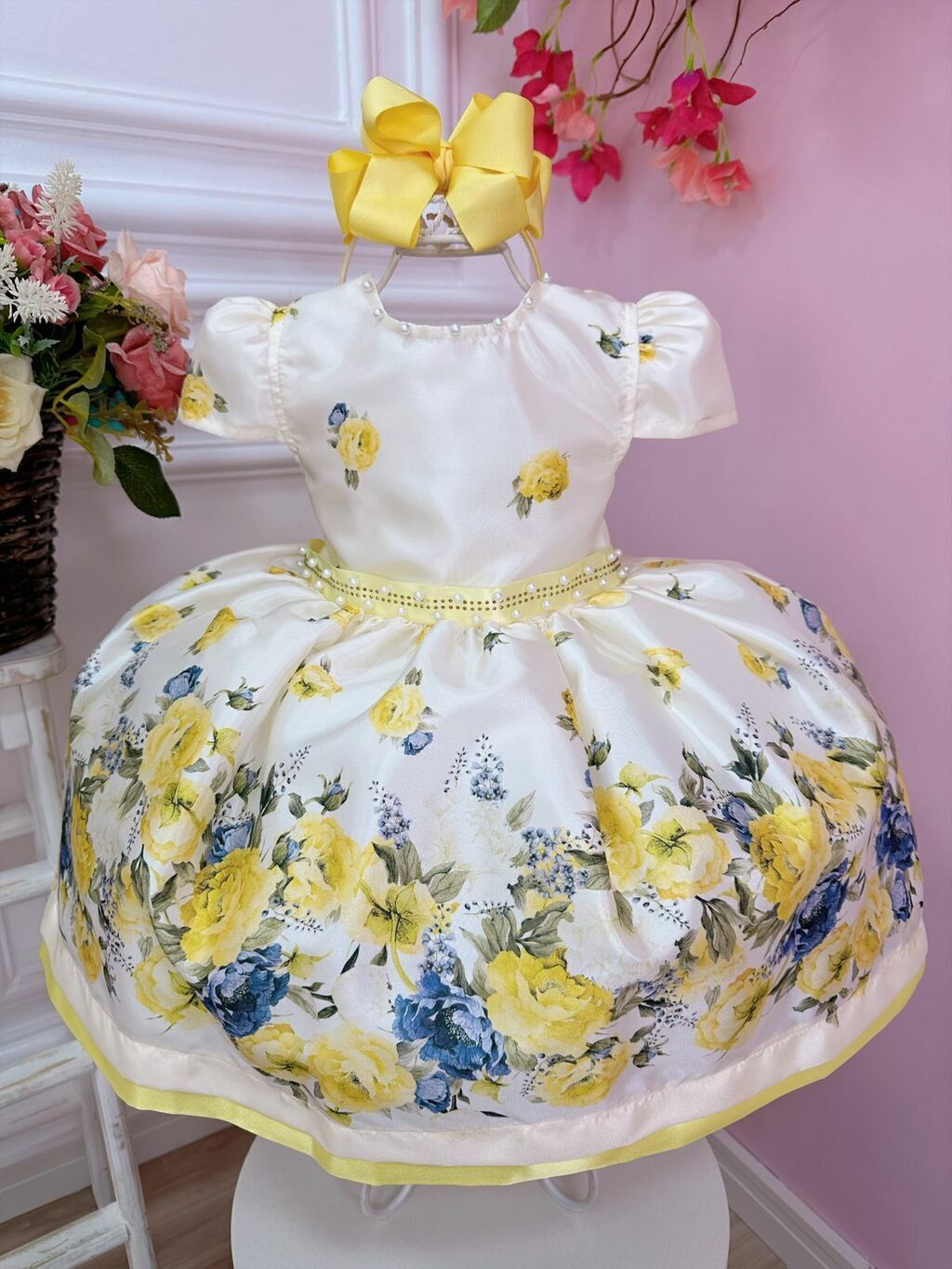 Vestido Infantil Marfim Florido Amarelo C/ Cinto de Pérolas