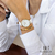 Relógio Feminino Petite Gold Pulseira de Couro Branco 32mm Aço Inoxidável banhado a titânio - comprar online