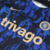 Camisa Pré Jogo do Chelsea Nike 2024 em preto e azul, oferecendo ajuste relaxado e tecnologia de absorção de umidade para máximo conforto e estilo durante os treinos.