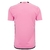 Camisa Titular Inter Miami CF 2024 em rosa e preto, inspirada no estilo alemão Adidas, destaque para 'Easy Pink' e mensagem 'Liberdade para Sonhar'. Escudo, logo Adidas e Royal Caribbean em destaque no peito.