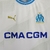 Camisa Titular Puma Masculina Versão torcedor Branca e Azul Celeste do Olympique de Marseille. Design inspirado na rocha calcária, com gola redonda azul celeste, punhos elegantes, felino dourado da Puma e escudo atual do Marseille. Adquira na Tevo Sports!