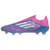 Chuteira de futebol Adidas F50 Lacelees Elite FG Pacote Reemergence em destaque, apresentando design azul com detalhes em rosa, tecnologia Fibertouch para melhor controle, colarinho Primeknit para ajuste perfeito, padrão Sprintweb 3D para aderência máxima