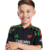 Conjunto infantil do Arsenal FC 2024/25 adidas: camisa e shorts em preto, verde e vermelho, com logo Performance e distintivo retrô dos Gunners. Feito em poliéster reciclado com tecnologia AEROREADY para conforto e leveza. Perfeito para pequenos torcedore