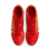 chuteira Nike Zoom Mercurial Vapor 15 MDS CR7 Academy Indoor Court Soccer Shoe do Pacote HO23 MDS. A chuteira é vermelha, laranja, preta e branca e possui um design moderno e elegante. O texto "Mercurial" está estampado na lateral da chuteira.