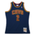 Regata alternativa Mitchell & Ness dos Cleveland Cavaliers da temporada 2011-2012. A peça exibe o número 2 e o nome Kyrie Irving nas costas, em referência à sua histórica temporada de estreia.