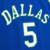 Regata Dallas Mavericks Jason Kidd 1994/95 da Mitchell & Ness, nas cores azul, branca e verde. A regata Swingman é uma réplica detalhada do uniforme usado pelos Mavericks, com costuras precisas e design clássico da temporada de 1994/95