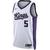 Regata Sacramento Kings Nike 2023/24 - Edição Association em Branco, Roxo e Preto. Design arrojado com letras Kings e números em preto, contorno roxo. Qualidade Nike para um visual marcante.