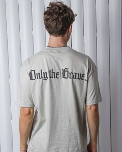 REMERA ONLY THE BRAVE