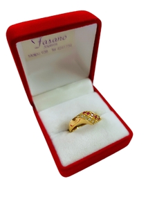 Anillo de oro para mujer con rubíes y cubics zirconia de Fasano Joyeros, la joyería más antigua de Rosario. Fabricamos alianzas. Vendemos y compramos oro.