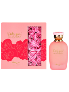 Frasco de perfume Zimaya Only You junto a una caja decorada con rosas rosas.