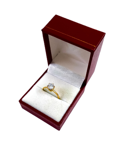 Anillo de oro para compromiso y casamiento de Fasano Joyeros, la joyería más antigua de Rosario. Empresa familiar, tercera generación de joyeros.