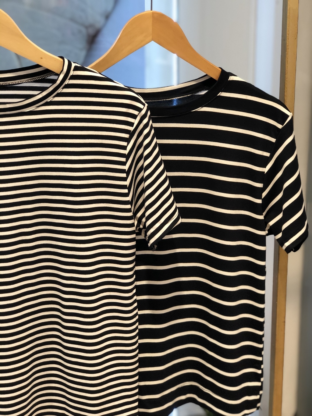 Remera rayada blanca y negra hotsell