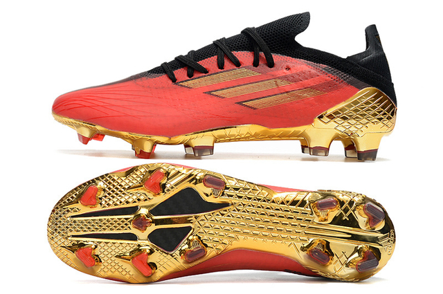 Chuteira da adidas vermelha e preta 2025