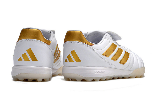 Chuteira society cheap adidas dourada