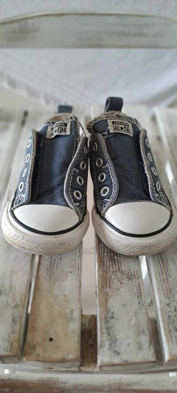 Zapatillas tela azul c elastico y velcro. CONVERSE ALL STAR. Talle 22