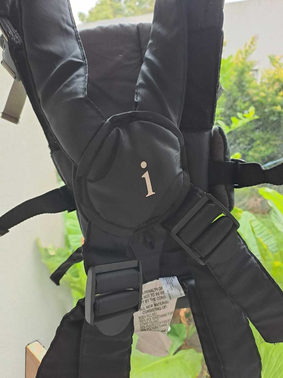 Mochila porta bebe negra INFANTINO Lo Canto