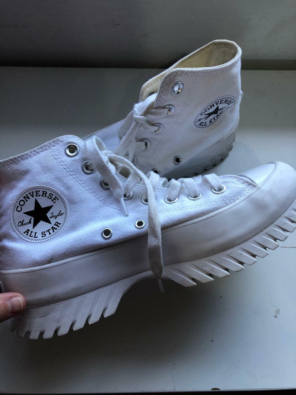 Zapatillas blancas CONVERSE con plataforma. Talle 39. Ver etiqueta con medias