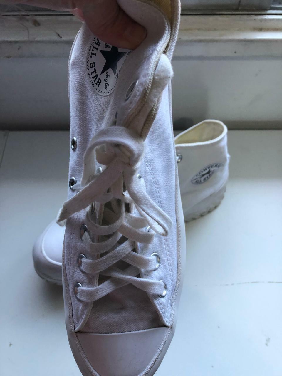 Zapatillas blancas CONVERSE con plataforma. Talle 39. Ver etiqueta con medias