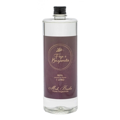 Frasco transparente com rótulo vinho de refil para difusor para ambiente de aroma Figo e Bergamota, da marca Mels Brushes, imagem com fundo branco.