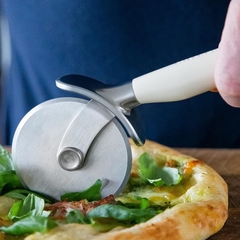 Cortador De Pizza Lâmina Inox Profissional Creme KitchenAid - loja online