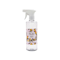 Frasco transparente de água para tecidos de aroma Capim Limão, da marca Mels Brushes, imagem com fundo branco.
