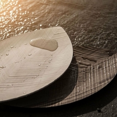  duas bandejas de madeira com relevo 3D em formato de folha da marca italiana Legnoart