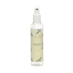 Frasco transparente de spray para ambientes de aroma Alecrim, da marca Mels Brushes, imagem com fundo branco.