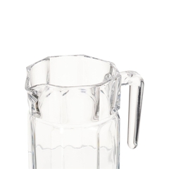 uma jarra de vidro para suco ou água