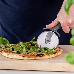 Cortador De Pizza Profissional Lamina Inox Cinza KitchenAid - comprar online
