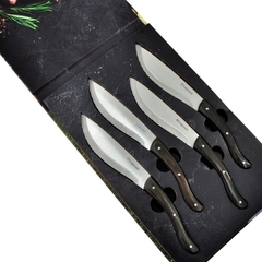 Jogo c/  4 facas de churrasco da marca italiana Legnoart, com lâmina serrilhada de aço japonês e cabo de madeira