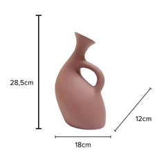 um vaso decorativo de cerâmica marrom em formato orgânico com suas medidas correspondentes