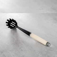 Pegador Colher de Massas Cozinha Luxo Creme KitchenAid - comprar online