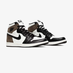 Air Jordan 1 Retro High "Dark Mocha" na internet