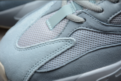 Adidas Yeezy Boost 700 "Inertia" en internet