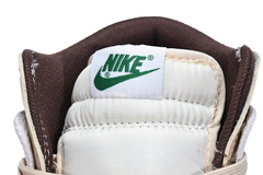 Nike Dunk High 'Light Chocolate' en internet