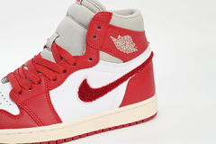 Air Jordan 1 High OG 'Newstalgia Chenille' en internet