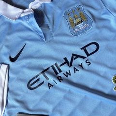 RETRO MANCHESTER CITY HOME 2015/16 AZUL POLO - Pedrin: personalizações exclusivas