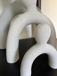 Escultura trio cinza - comprar online