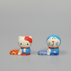 Adorno Doraimon -Hello Kitty ( apoya cubierto) - comprar online